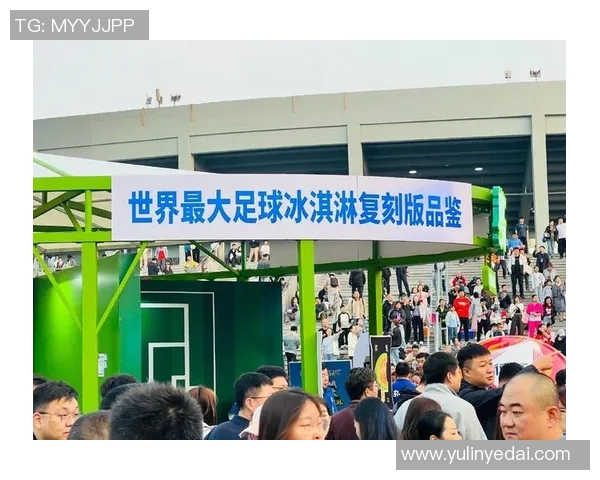 冰激凌与足球明星的完美结合让你感受夏日的清凉与激情